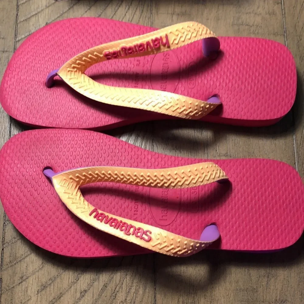 🏖️ HOST PICK 2/13 Pink 🌸 & Orange 🍊 Havianas. Pool 🏊🏻‍♀️ beach 🏝️ EUC. C13